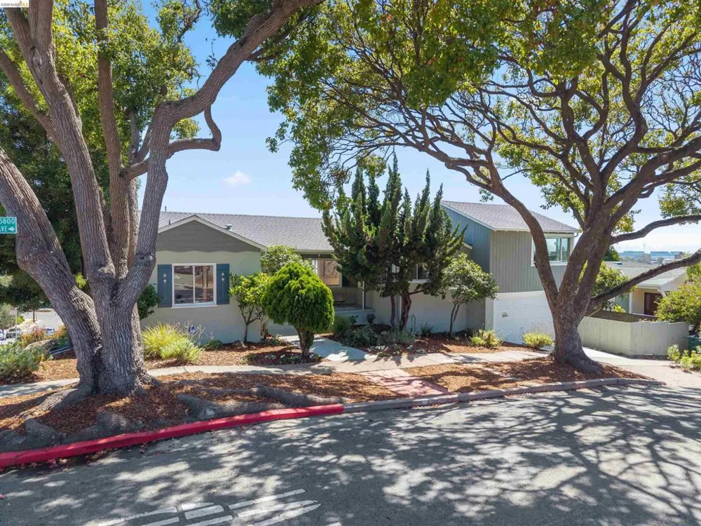 5718 Burlingame Ave Richmond, CA 94804