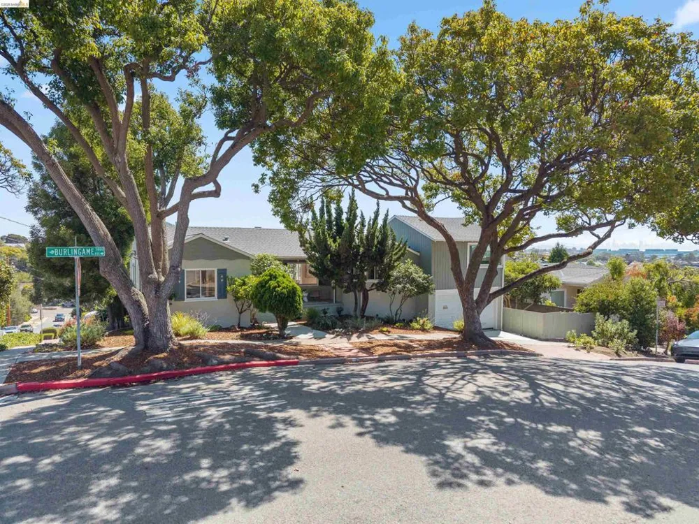 5718 Burlingame Ave Richmond, CA 94804