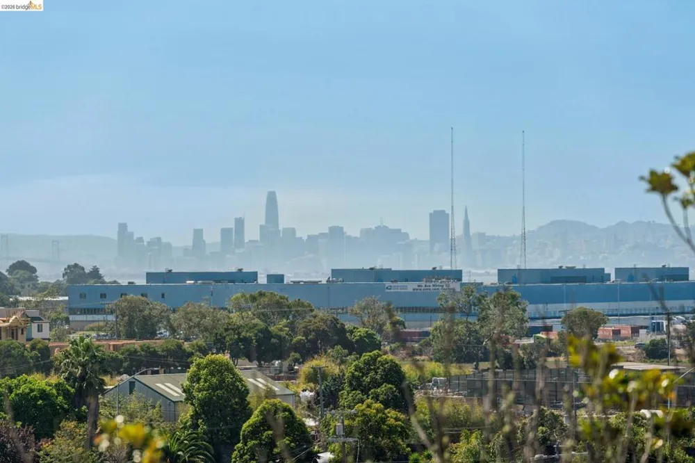 5718 Burlingame Ave Richmond, CA 94804
