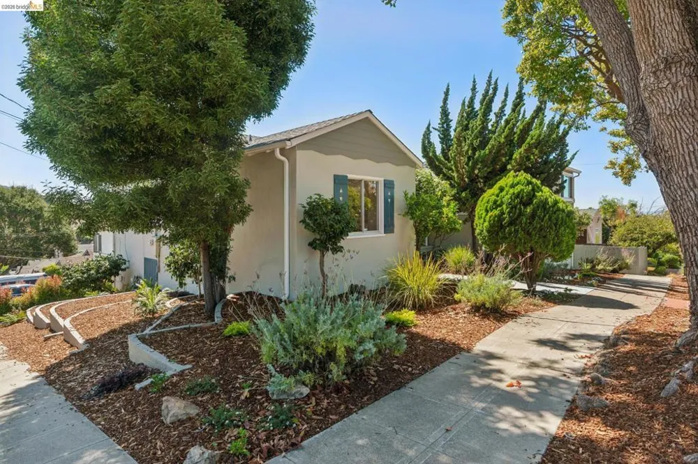 5718 Burlingame Ave Richmond, CA 94804