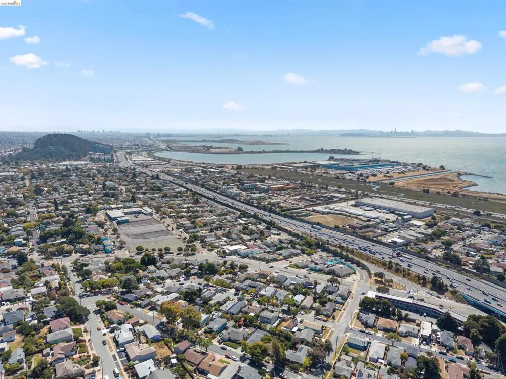 5718 Burlingame Ave Richmond, CA 94804