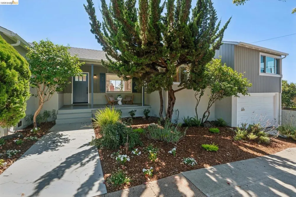 5718 Burlingame Ave Richmond, CA 94804