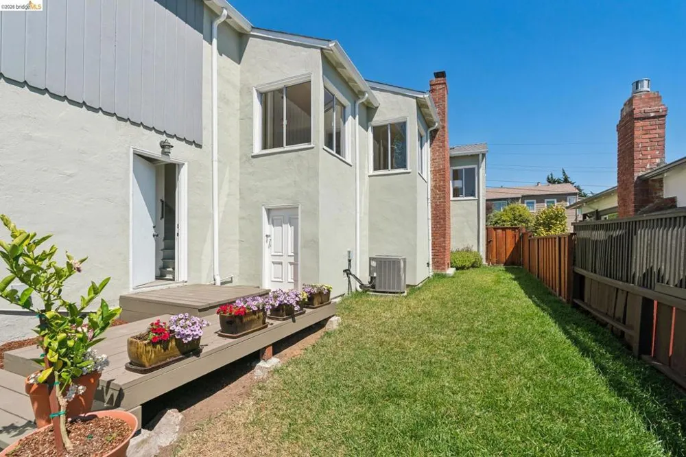 5718 Burlingame Ave Richmond, CA 94804