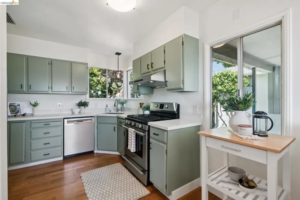 5718 Burlingame Ave Richmond, CA 94804