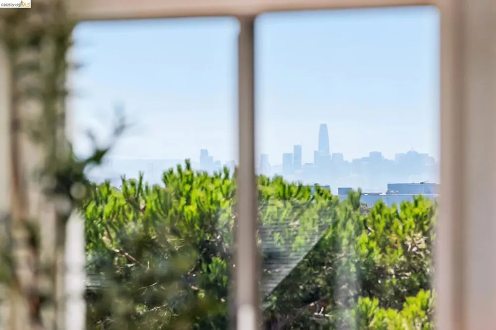 5718 Burlingame Ave Richmond, CA 94804