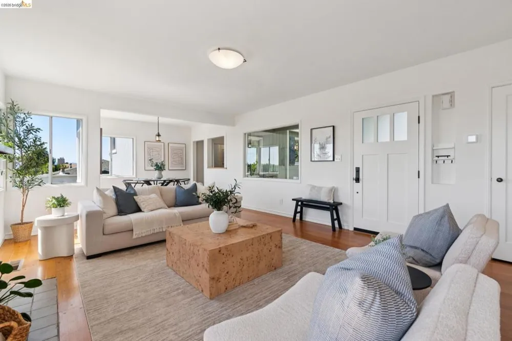 5718 Burlingame Ave Richmond, CA 94804
