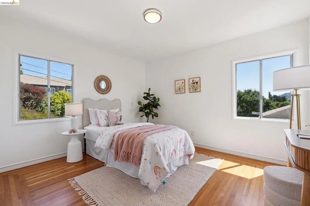 5718 Burlingame Ave Richmond, CA 94804