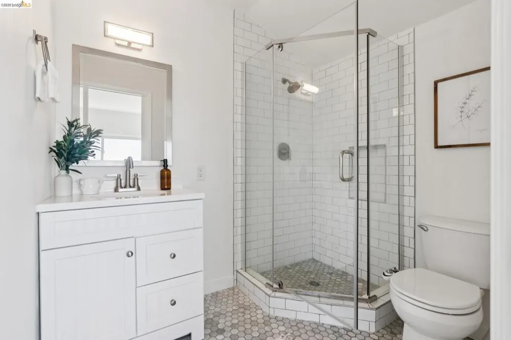 5718 Burlingame Ave Richmond, CA 94804