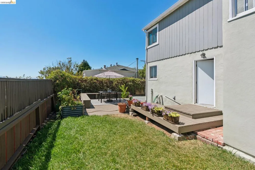 5718 Burlingame Ave Richmond, CA 94804