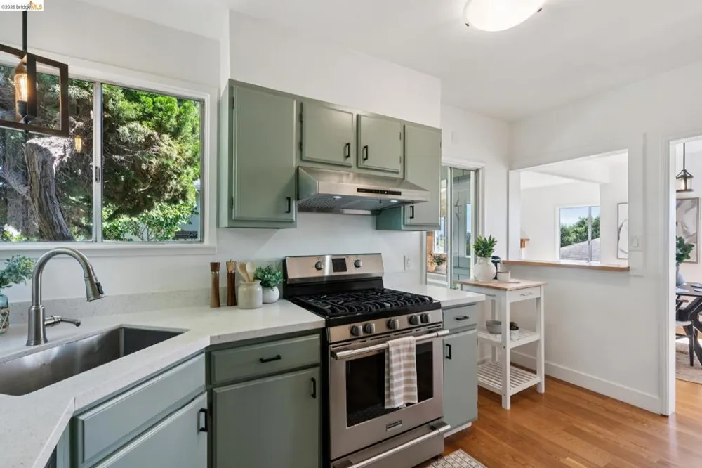 5718 Burlingame Ave Richmond, CA 94804