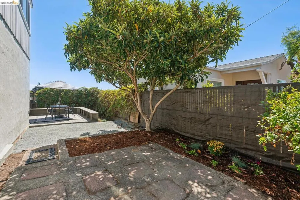 5718 Burlingame Ave Richmond, CA 94804