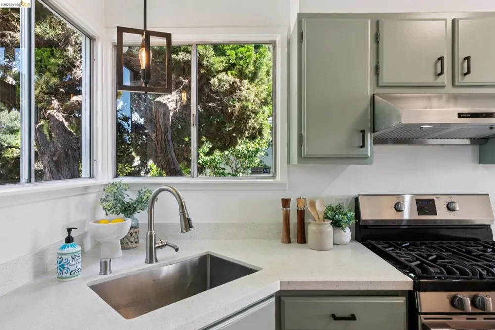 5718 Burlingame Ave Richmond, CA 94804
