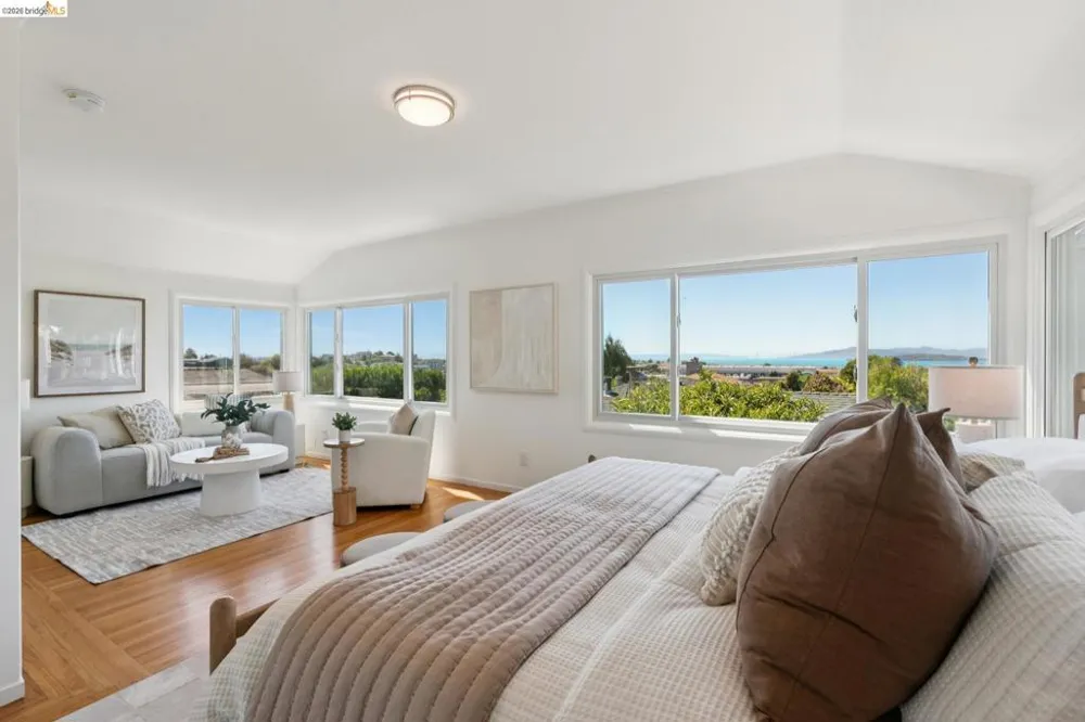 5718 Burlingame Ave Richmond, CA 94804