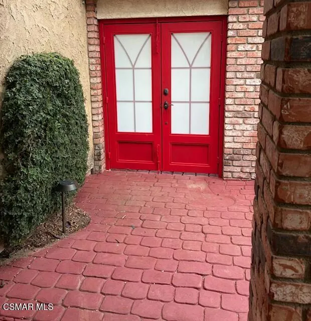 115 Los Padres Drive Thousand Oaks, CA 91361