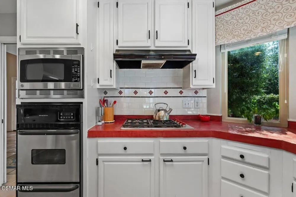 115 Los Padres Drive Thousand Oaks, CA 91361