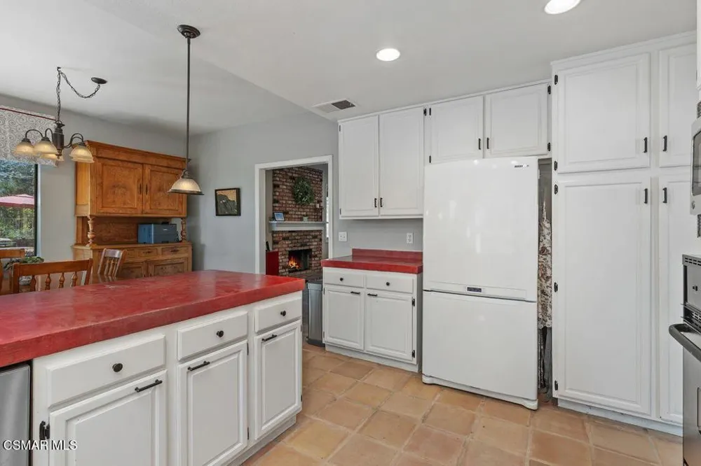 115 Los Padres Drive Thousand Oaks, CA 91361