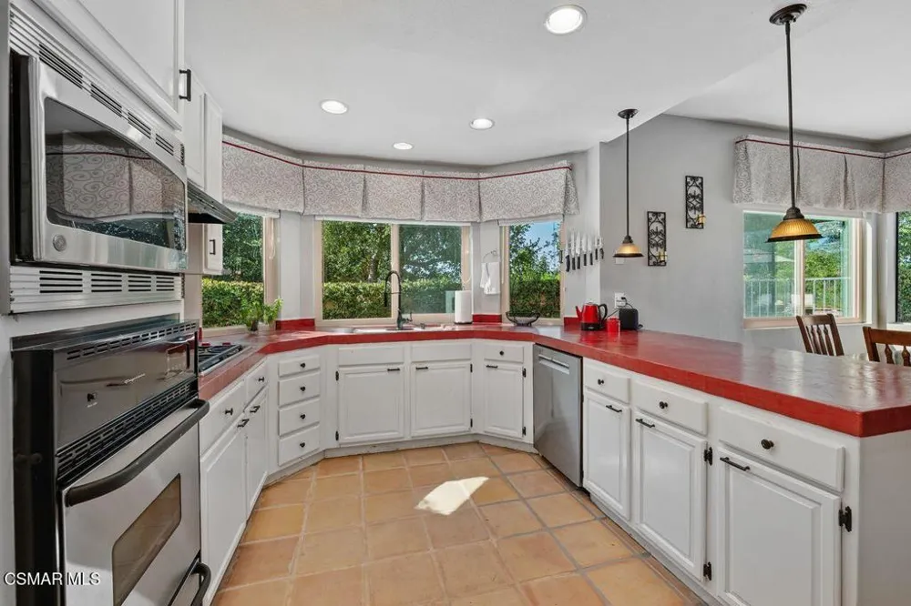 115 Los Padres Drive Thousand Oaks, CA 91361