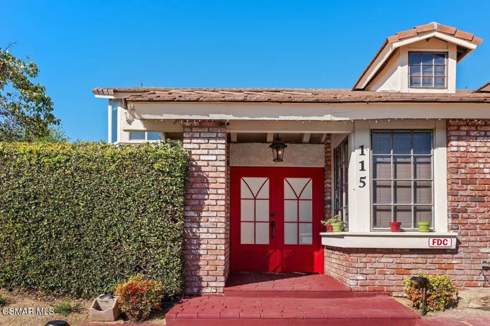 115 Los Padres Drive Thousand Oaks, CA 91361