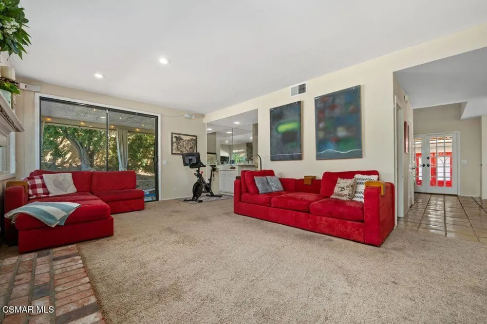 115 Los Padres Drive Thousand Oaks, CA 91361