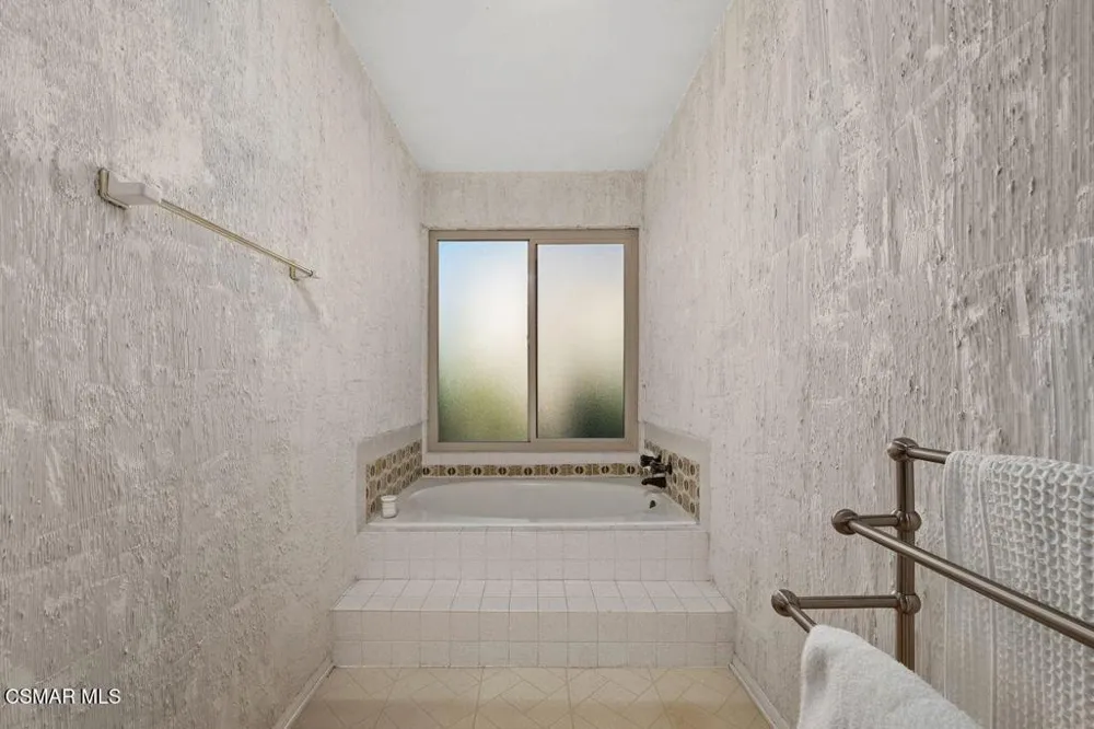 115 Los Padres Drive Thousand Oaks, CA 91361