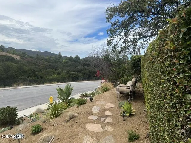 115 Los Padres Drive Thousand Oaks, CA 91361