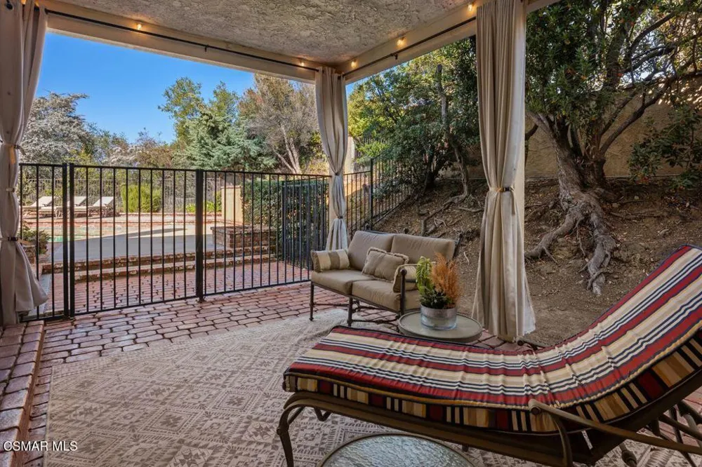 115 Los Padres Drive Thousand Oaks, CA 91361