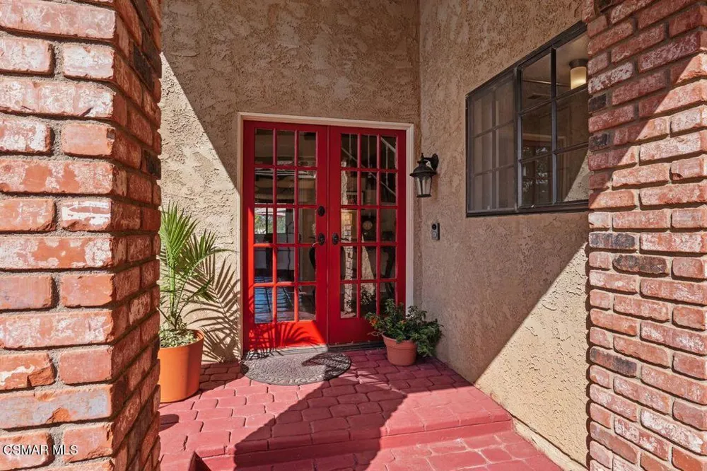 115 Los Padres Drive Thousand Oaks, CA 91361