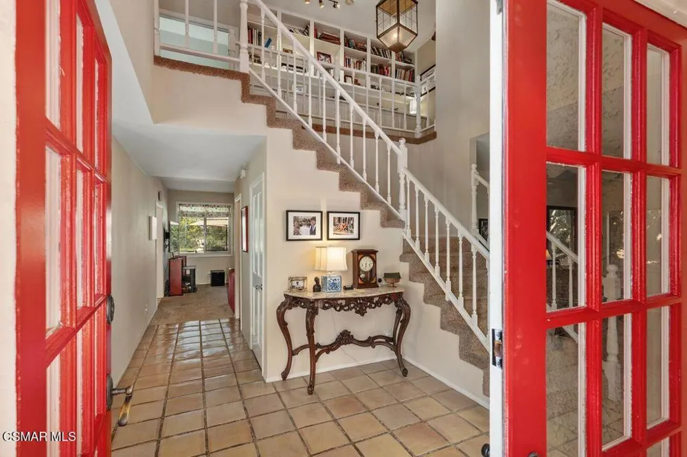 115 Los Padres Drive Thousand Oaks, CA 91361