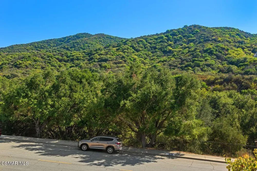 115 Los Padres Drive Thousand Oaks, CA 91361
