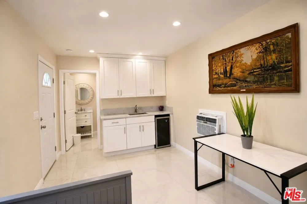 487 S Sherbourne Drive ##1 Los Angeles, CA 90048
