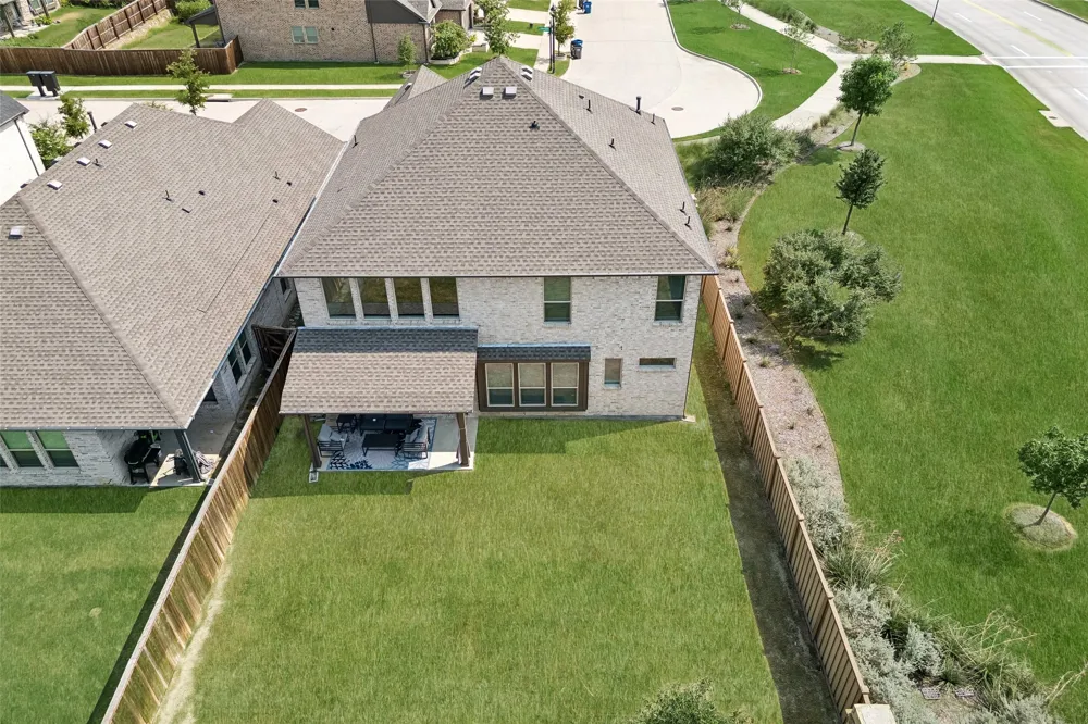 621 Hummingbird Drive Celina, TX 75009