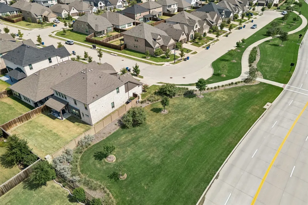 621 Hummingbird Drive Celina, TX 75009