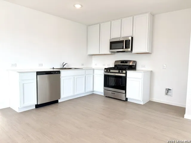 6863 Chert Chase Elmendorf, TX 78112