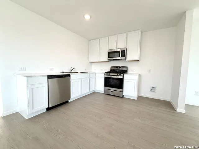 6863 Chert Chase Elmendorf, TX 78112
