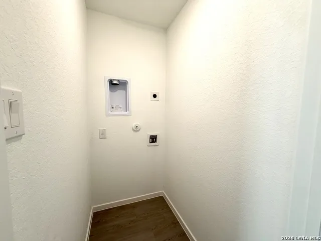 6863 Chert Chase Elmendorf, TX 78112