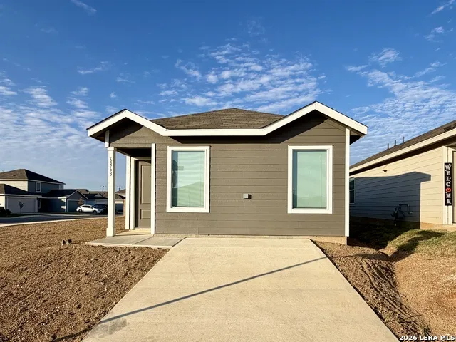 6863 Chert Chase Elmendorf, TX 78112