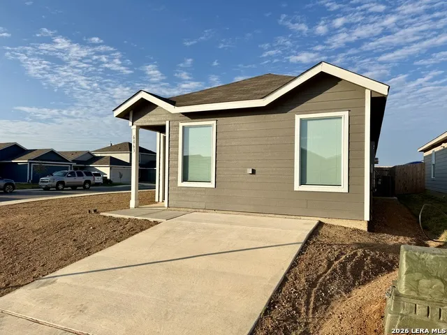 6863 Chert Chase Elmendorf, TX 78112
