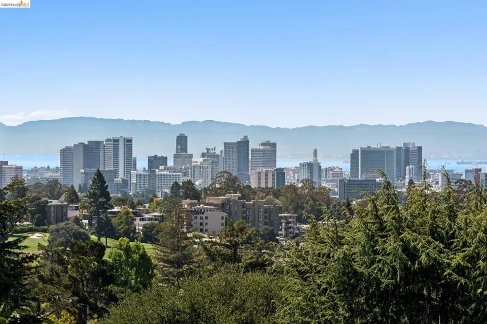 6115 Ocean View Dr Oakland, CA 94618