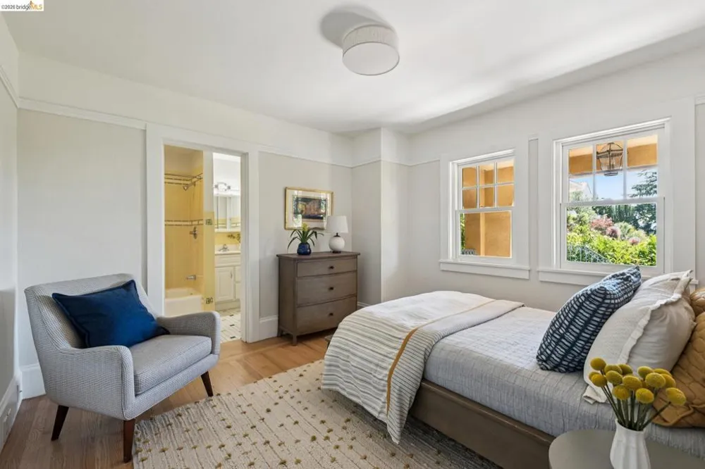 6115 Ocean View Dr Oakland, CA 94618
