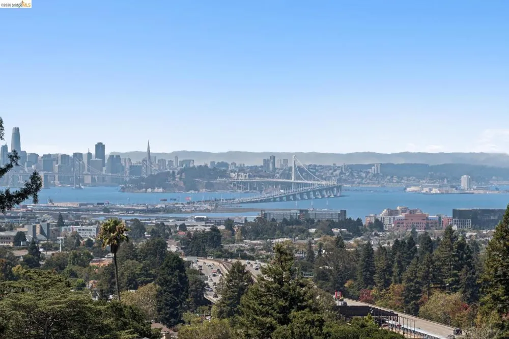 6115 Ocean View Dr Oakland, CA 94618