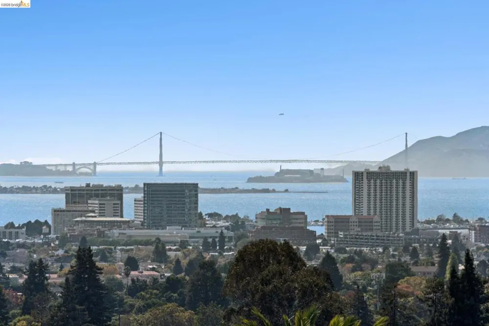6115 Ocean View Dr Oakland, CA 94618
