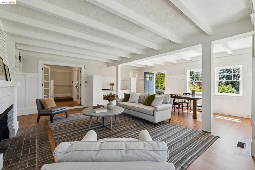 6115 Ocean View Dr Oakland, CA 94618