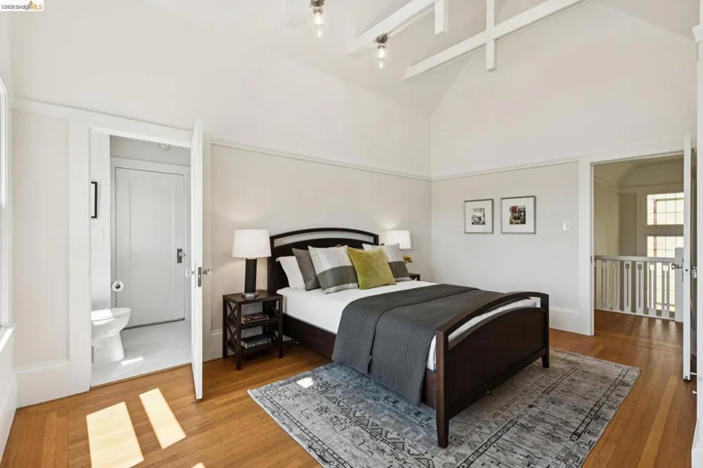 6115 Ocean View Dr Oakland, CA 94618