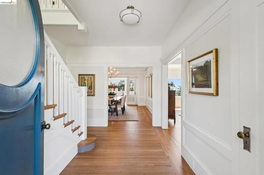 6115 Ocean View Dr Oakland, CA 94618