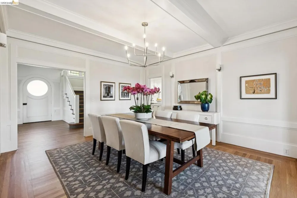 6115 Ocean View Dr Oakland, CA 94618
