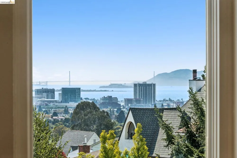 6115 Ocean View Dr Oakland, CA 94618