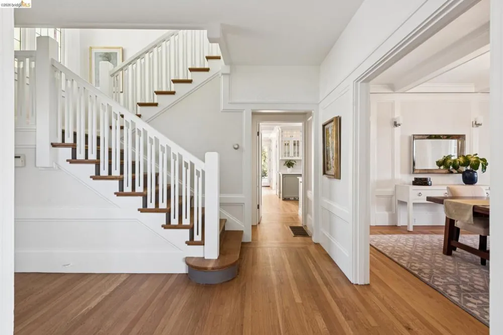 6115 Ocean View Dr Oakland, CA 94618