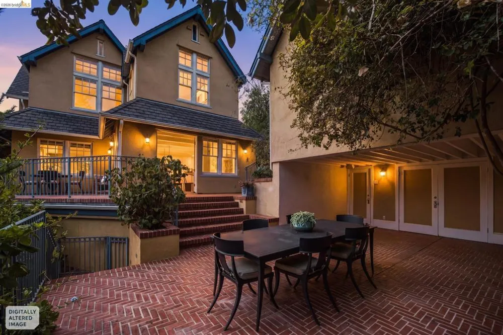 6115 Ocean View Dr Oakland, CA 94618