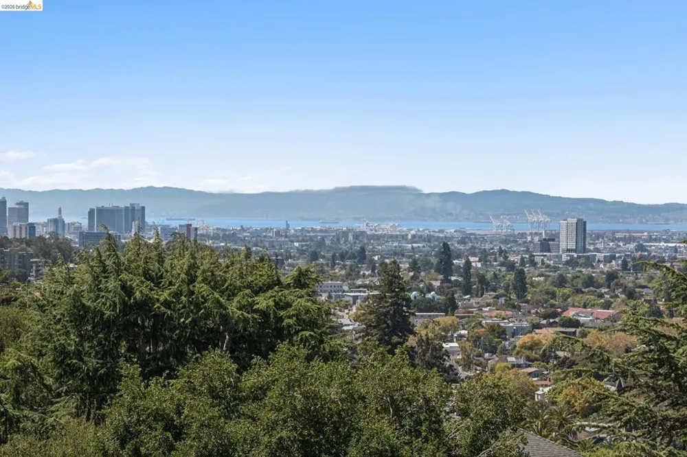 6115 Ocean View Dr Oakland, CA 94618