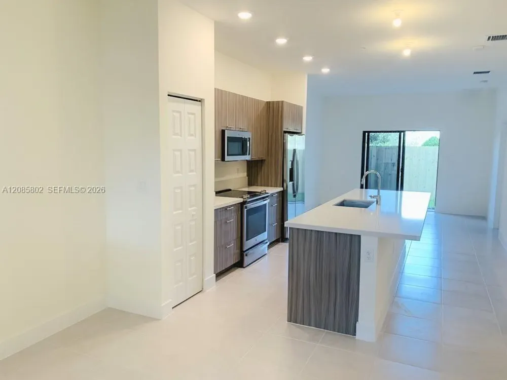 8151 NW 104th Ave #4 Doral, FL 33178